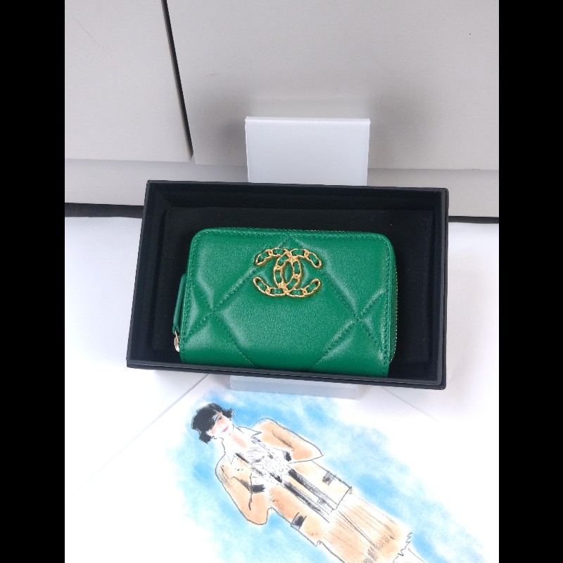 Chanel 19系列綠皮革拉鍊短夾-0