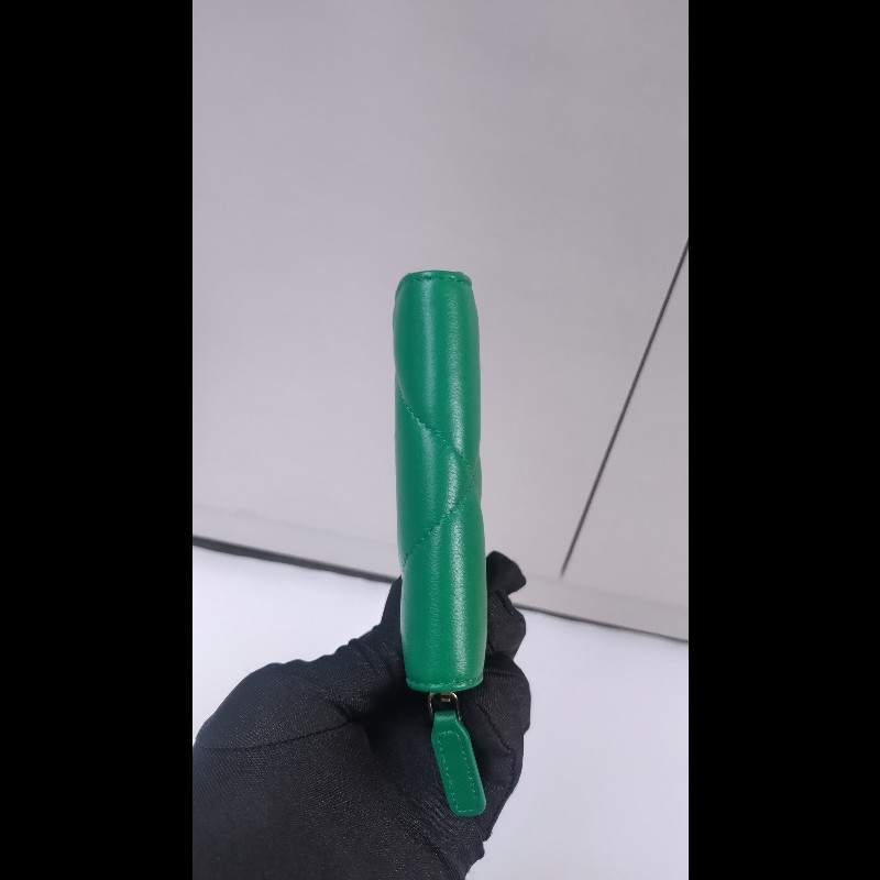 Chanel 19系列綠皮革拉鍊短夾-3