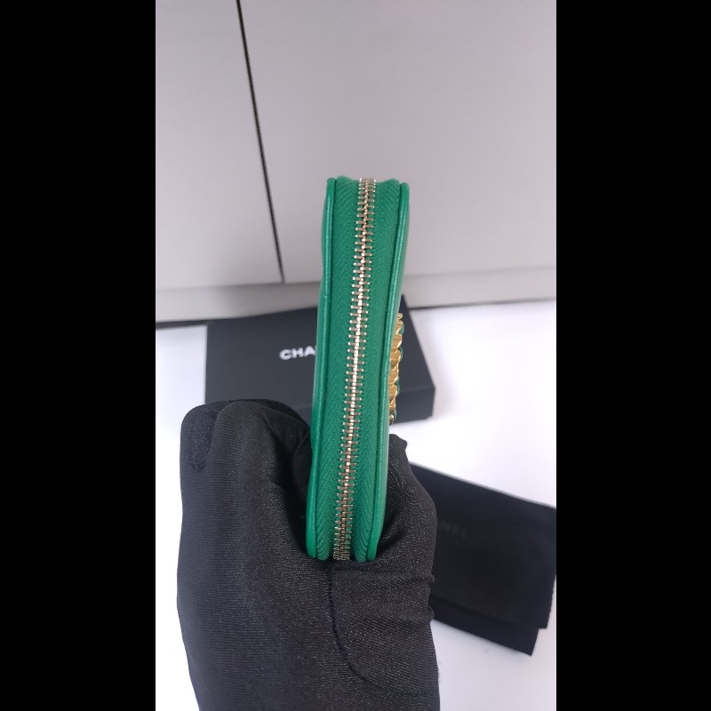 Chanel 19系列綠皮革拉鍊短夾-6