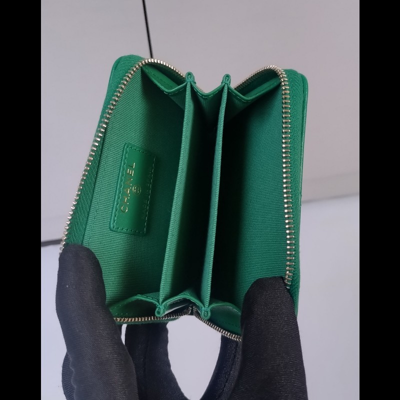 Chanel 19系列綠皮革拉鍊短夾-8