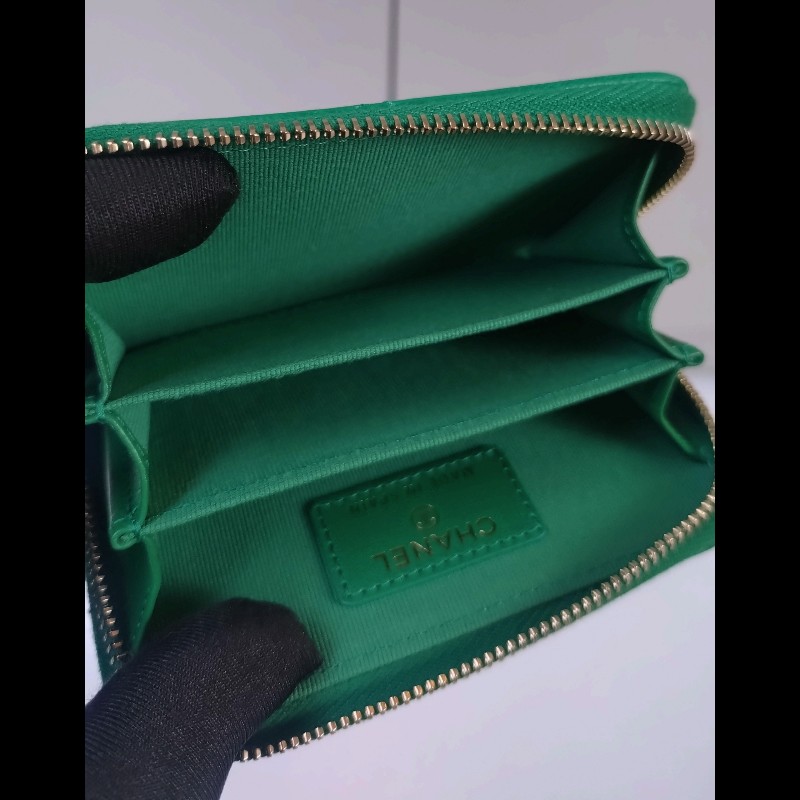 Chanel 19系列綠皮革拉鍊短夾-9