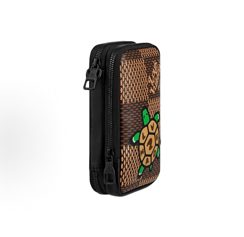 LV x NIGO 聯名限定款 經典格紋烏龜斜挎包 尺寸約長11cm 寬3.5cm 高19cm-4