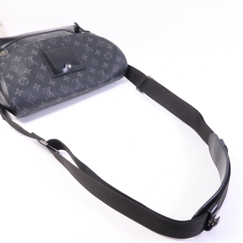 LOUIS VUITTON Monogram Eclipse Messenger PM Voyager銀扣肩背袋-10