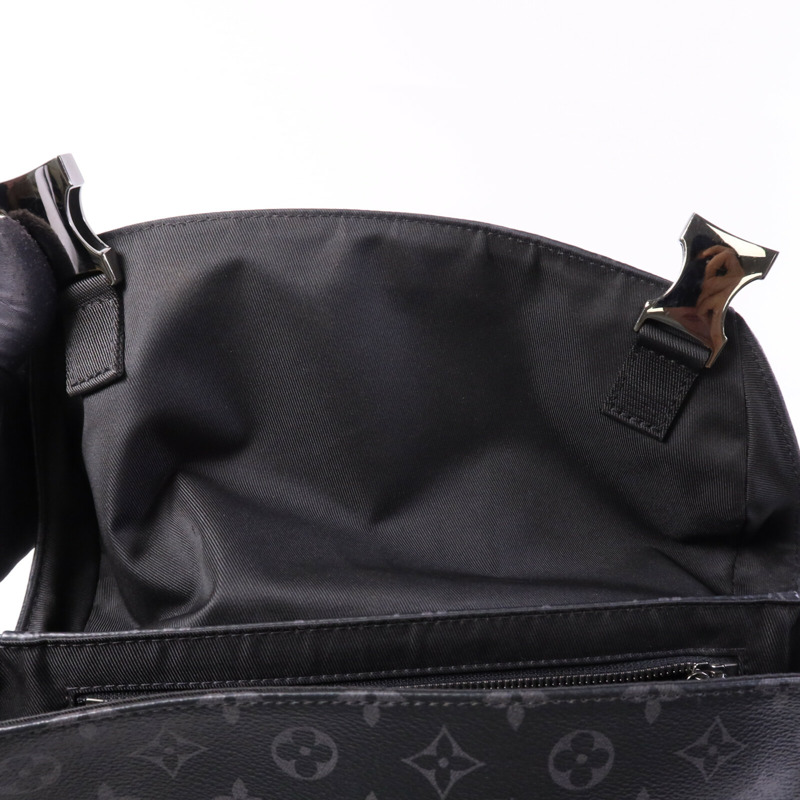 LOUIS VUITTON Monogram Eclipse Messenger PM Voyager銀扣肩背袋-15