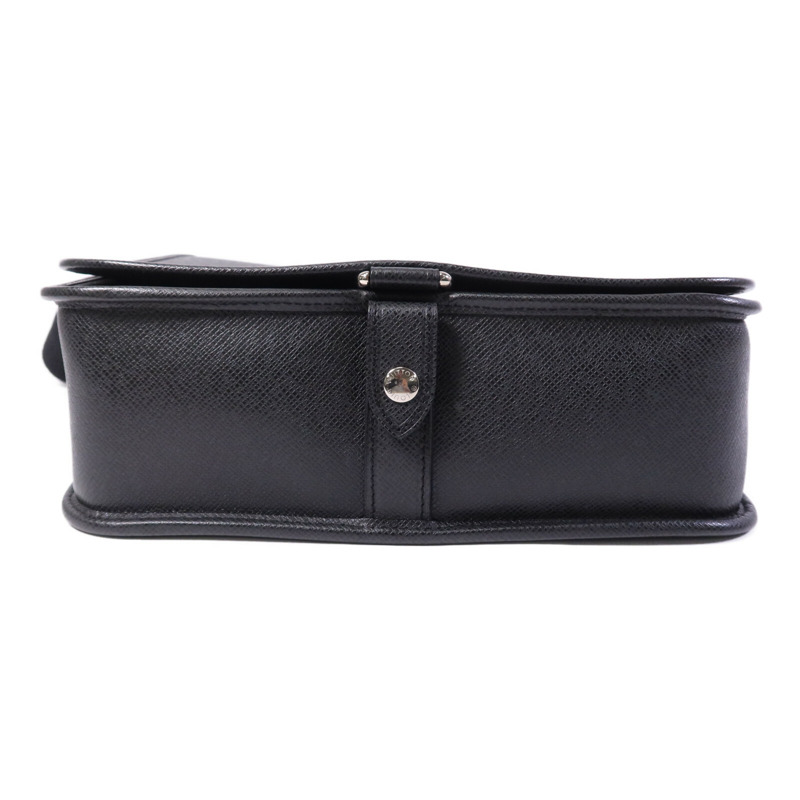 LOUIS VUITTON Taiga Andrei銀扣肩背袋-3