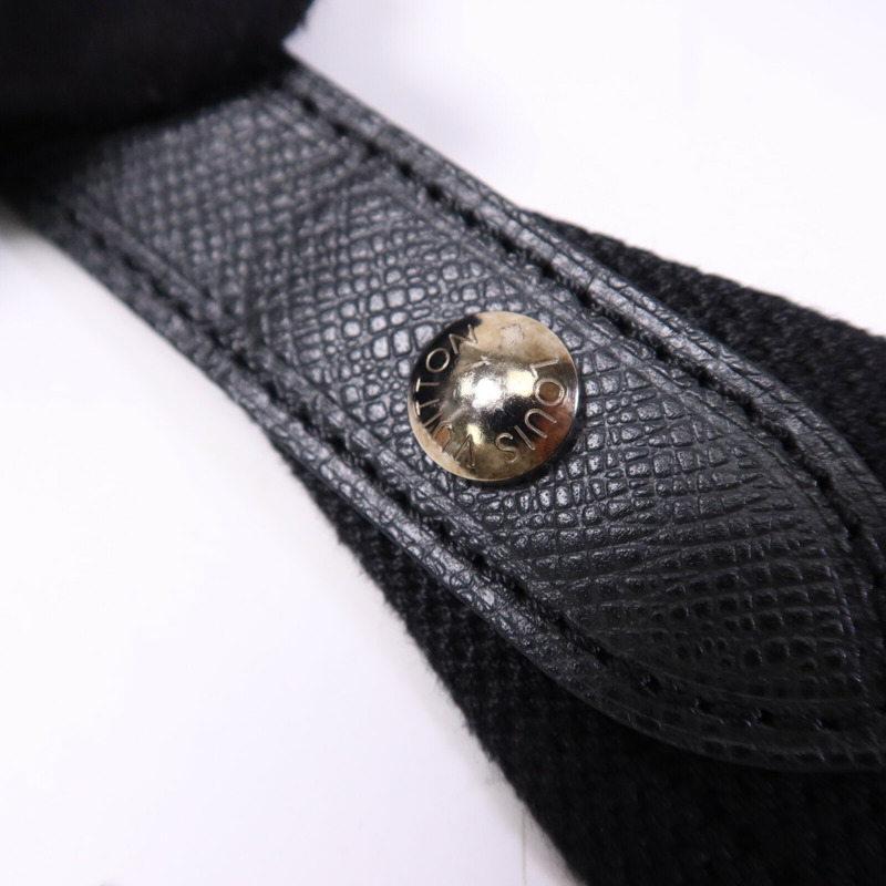 LOUIS VUITTON Taiga Andrei銀扣肩背袋-6