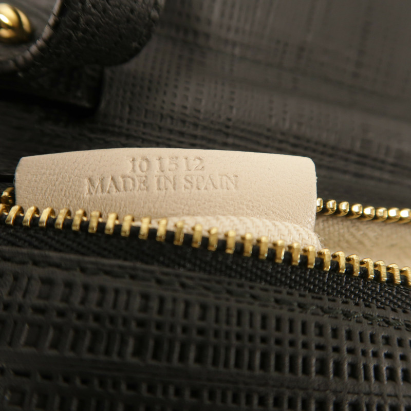 LOEWE 牛皮皮革Anagram金扣肩背袋-6