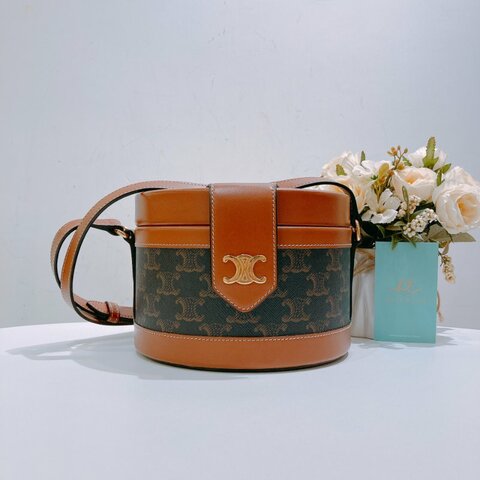 TW4754 Celine賽琳 經典印花牛皮革圓筒中號 Medium Triomphe Canvas Tambour Crossbody Bag