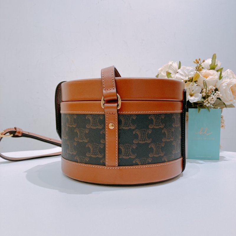 TW4754 Celine賽琳 經典印花牛皮革圓筒中號 Medium Triomphe Canvas Tambour Crossbody Bag-3
