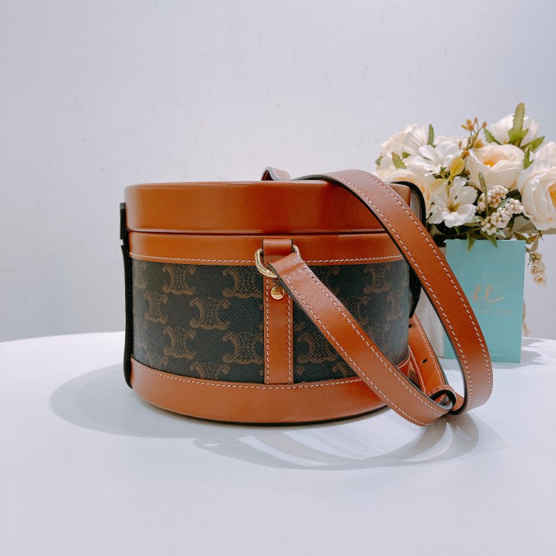 TW4754 Celine賽琳 經典印花牛皮革圓筒中號 Medium Triomphe Canvas Tambour Crossbody Bag-4