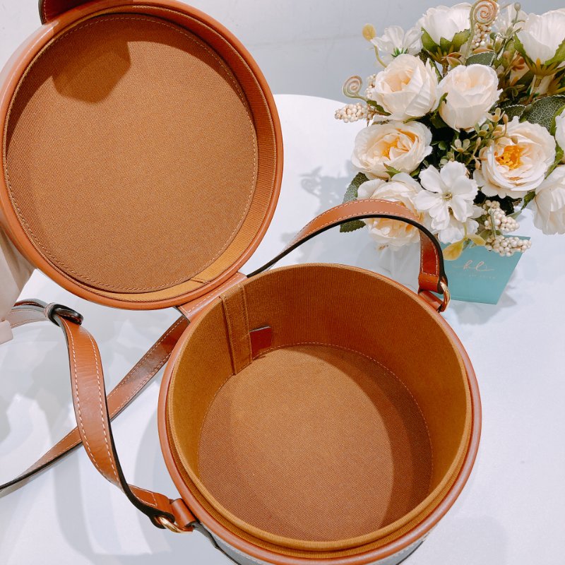 TW4754 Celine賽琳 經典印花牛皮革圓筒中號 Medium Triomphe Canvas Tambour Crossbody Bag-9