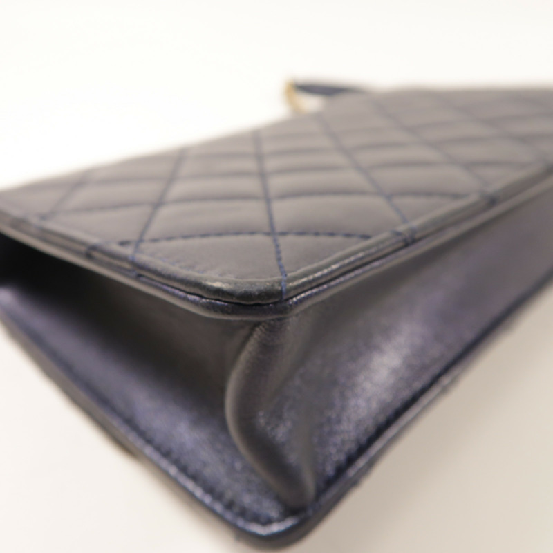 CHANEL 牛皮皮革Chain Shoulder金扣鏈帶肩背袋-11