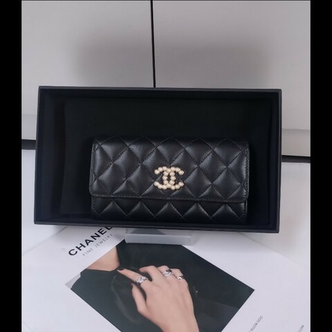 Chanel 珍珠雙C黑羊皮菱格下蓋中夾