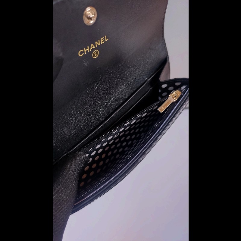 Chanel 珍珠雙C黑羊皮菱格下蓋中夾-13