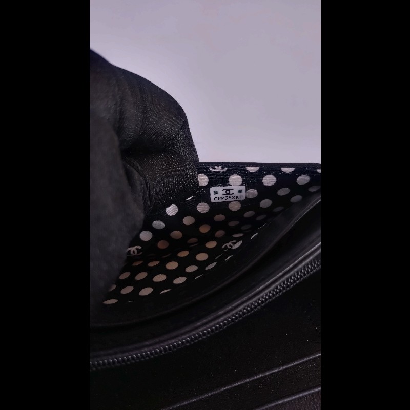Chanel 珍珠雙C黑羊皮菱格下蓋中夾-17