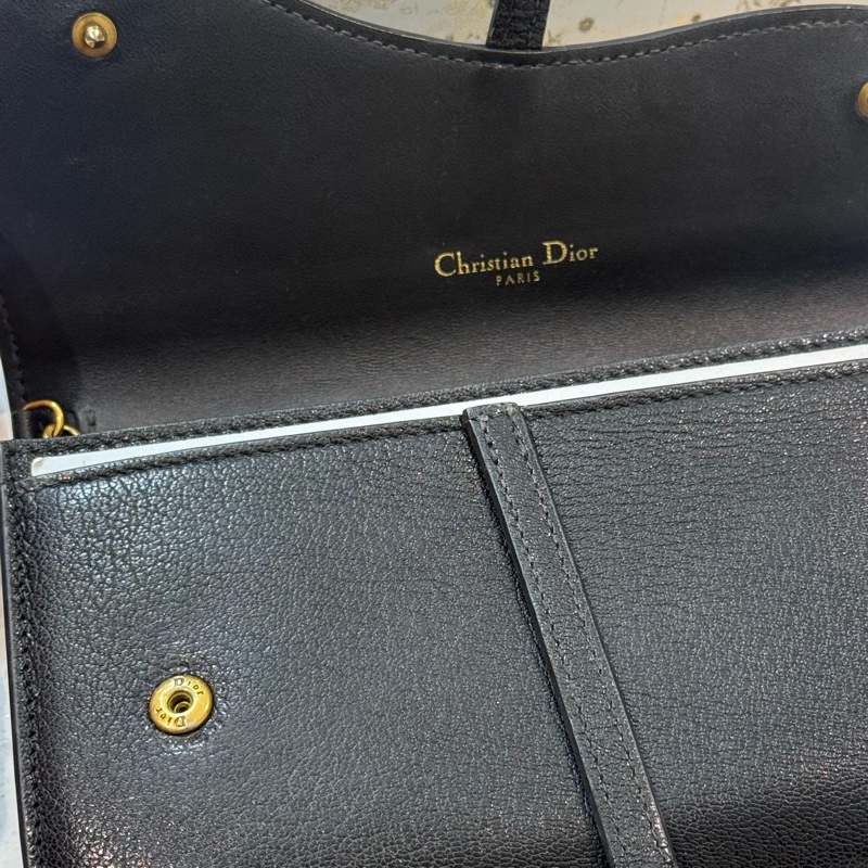 Saddle 附鏈帶長夾 黑色山羊皮 WOC-13