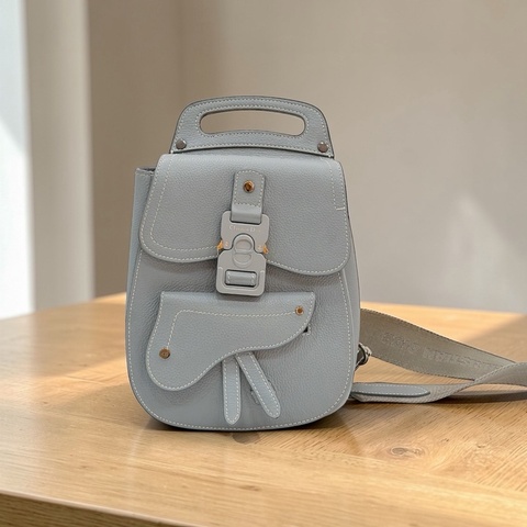 莉亞精品♡ Dior 斜背胸包 灰藍 二手美包
