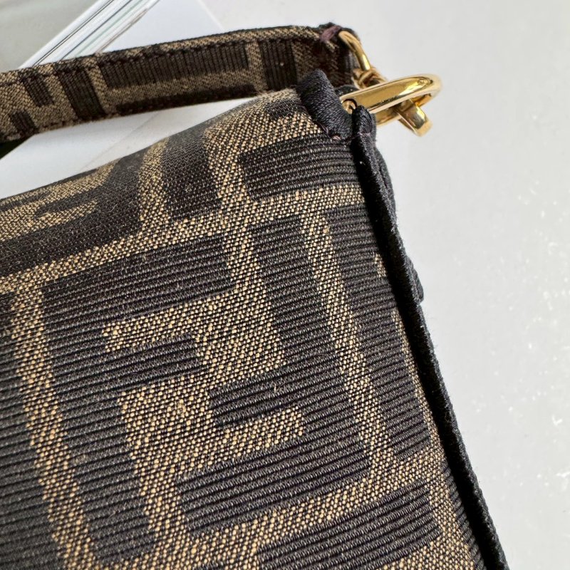 🤍FENDI家必買款🩷 經典緹花布斜背兩用包-5