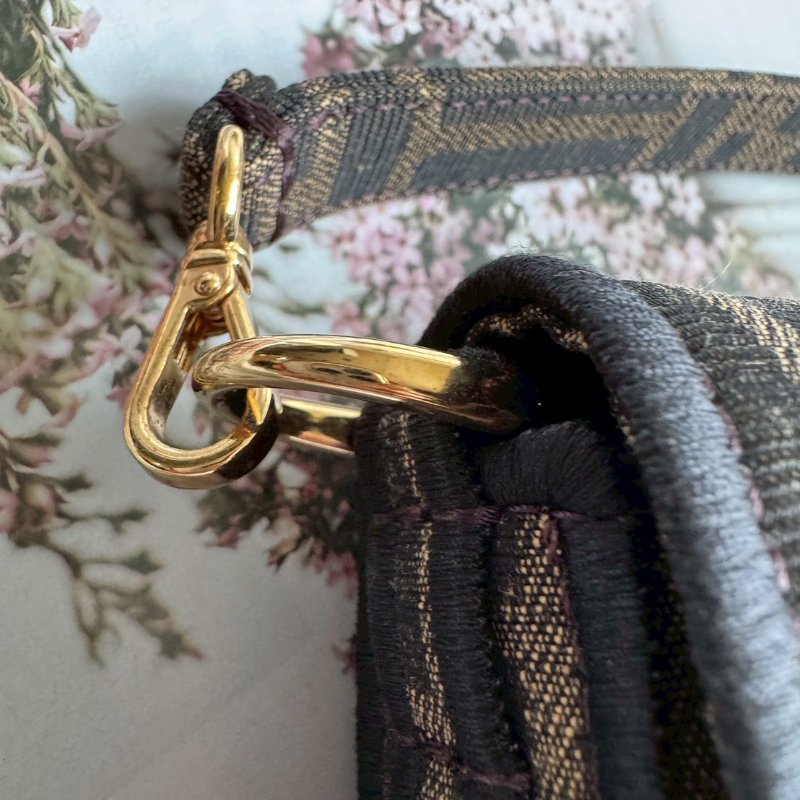 🤍FENDI家必買款🩷 經典緹花布斜背兩用包-10