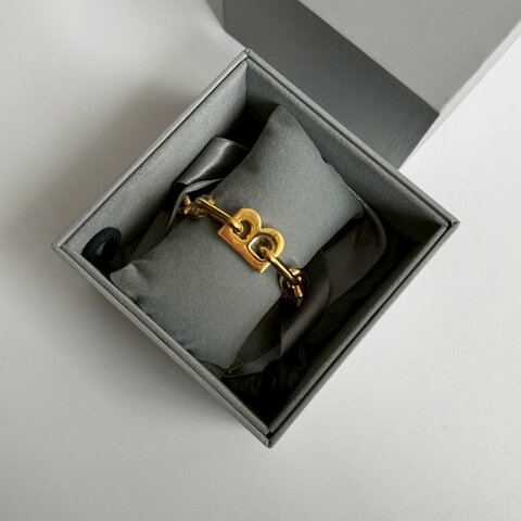 🎉盒、防塵套 穿搭必入 BALENCIAGA 金色字母手環