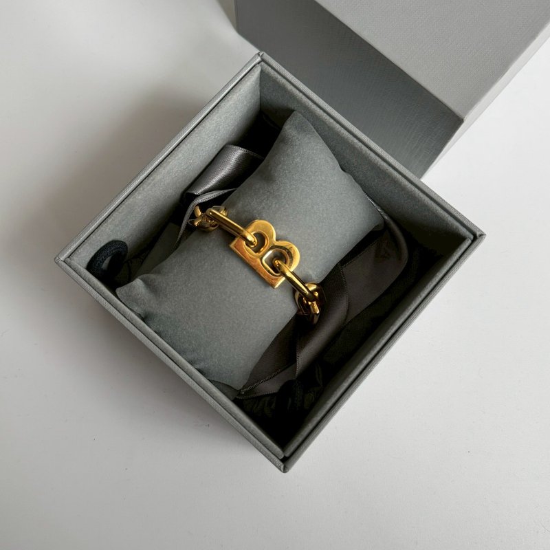 🎉盒、防塵套 穿搭必入 BALENCIAGA 金色字母手環-0