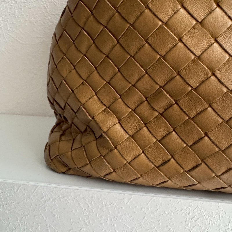 📍容量超大‼️羊皮超好摸 BV 牛奶糖色肩背包-2