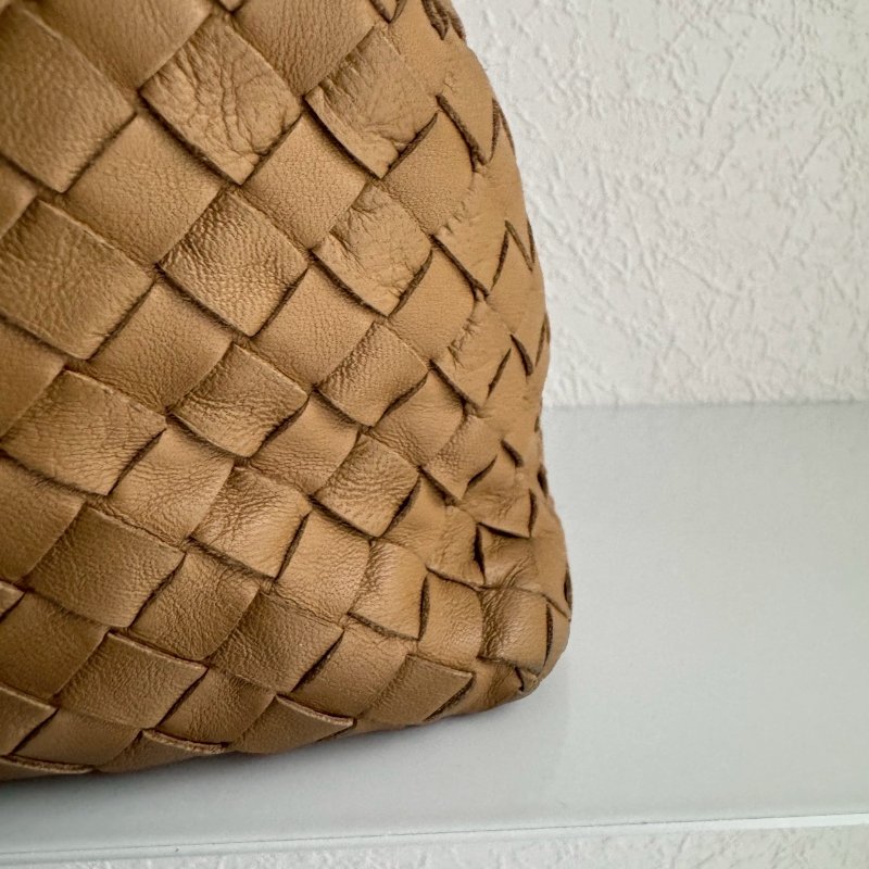 📍容量超大‼️羊皮超好摸 BV 牛奶糖色肩背包-3