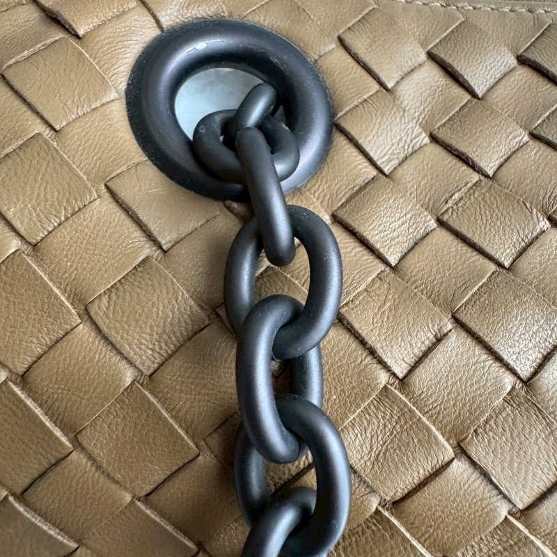 📍容量超大‼️羊皮超好摸 BV 牛奶糖色肩背包-6