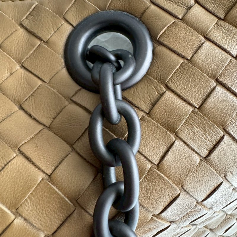 📍容量超大‼️羊皮超好摸 BV 牛奶糖色肩背包-7