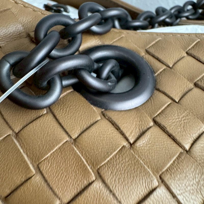 📍容量超大‼️羊皮超好摸 BV 牛奶糖色肩背包-8