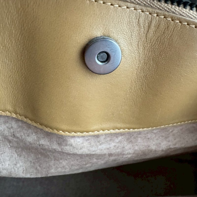 📍容量超大‼️羊皮超好摸 BV 牛奶糖色肩背包-9