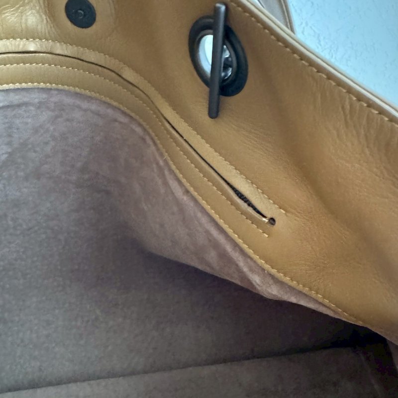 📍容量超大‼️羊皮超好摸 BV 牛奶糖色肩背包-12