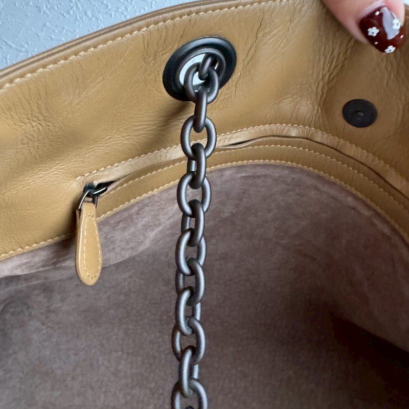 📍容量超大‼️羊皮超好摸 BV 牛奶糖色肩背包-13