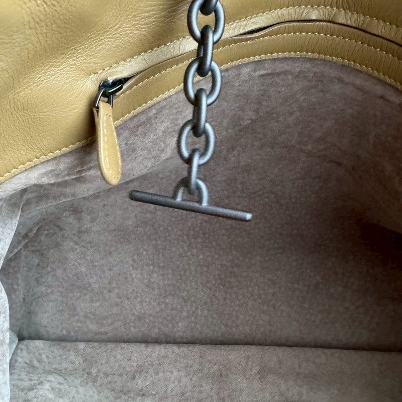 📍容量超大‼️羊皮超好摸 BV 牛奶糖色肩背包-14