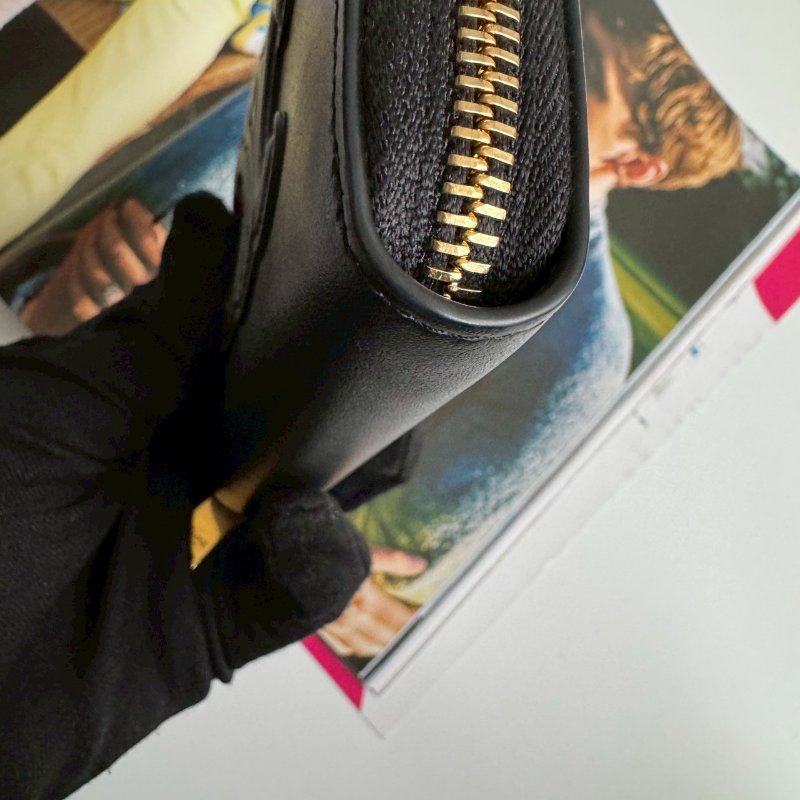 💝顏色超百搭❗全網最低 Celine 黑色亮面皮革拉鍊短夾-7