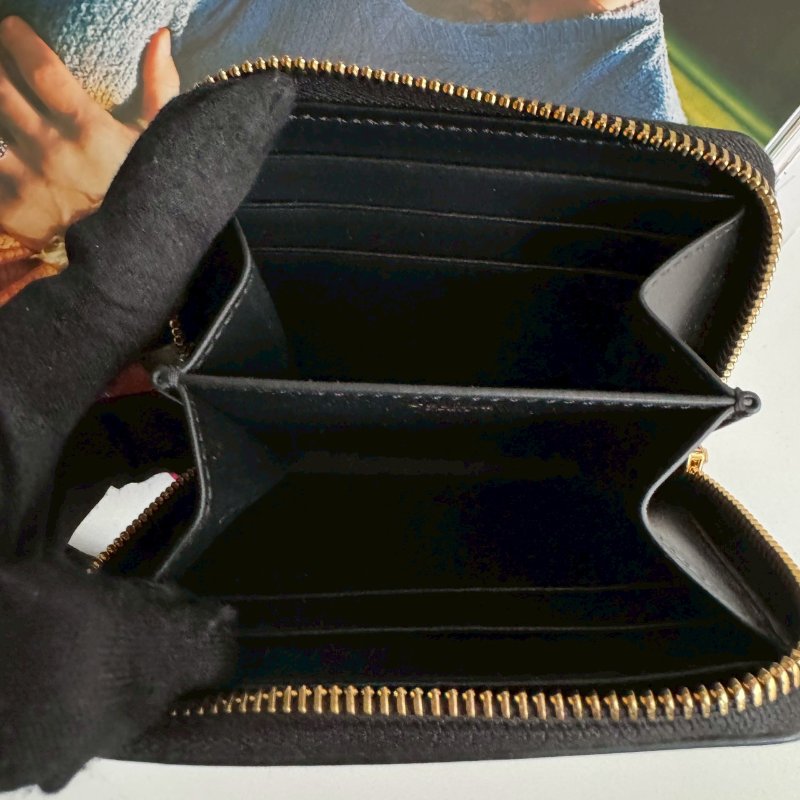 💝顏色超百搭❗全網最低 Celine 黑色亮面皮革拉鍊短夾-8