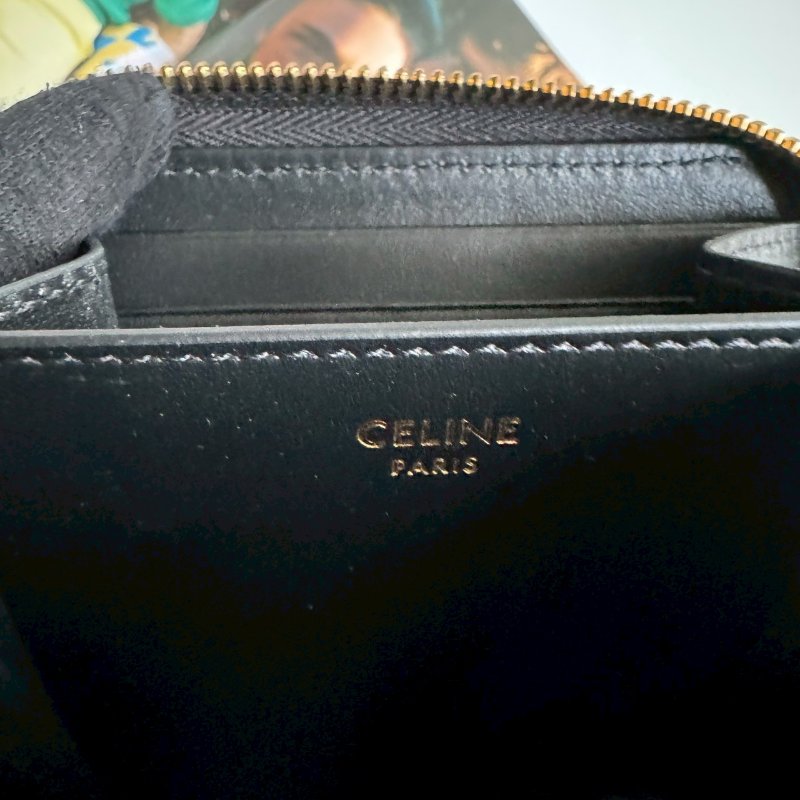 💝顏色超百搭❗全網最低 Celine 黑色亮面皮革拉鍊短夾-11