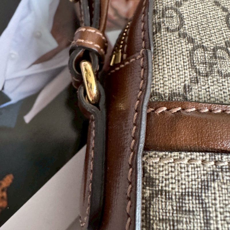 💖不買會後悔‼️超百搭 烏木色拼棕色經典花紋斜背包-3