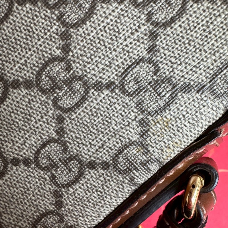 💖不買會後悔‼️超百搭 烏木色拼棕色經典花紋斜背包-4