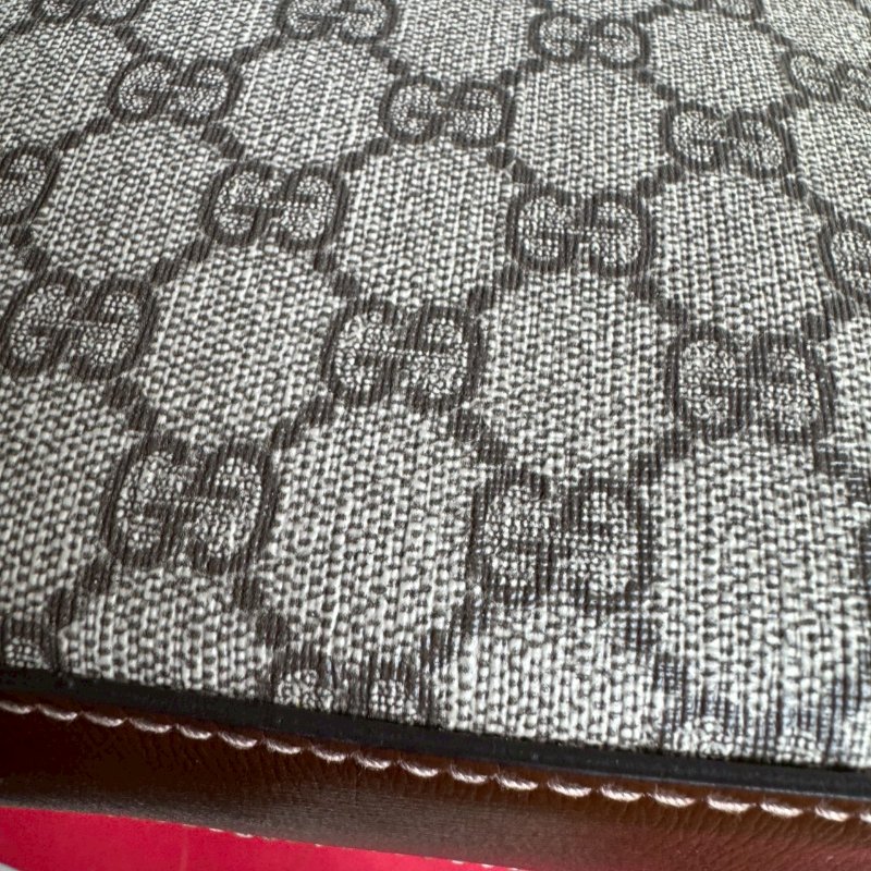 💖不買會後悔‼️超百搭 烏木色拼棕色經典花紋斜背包-5