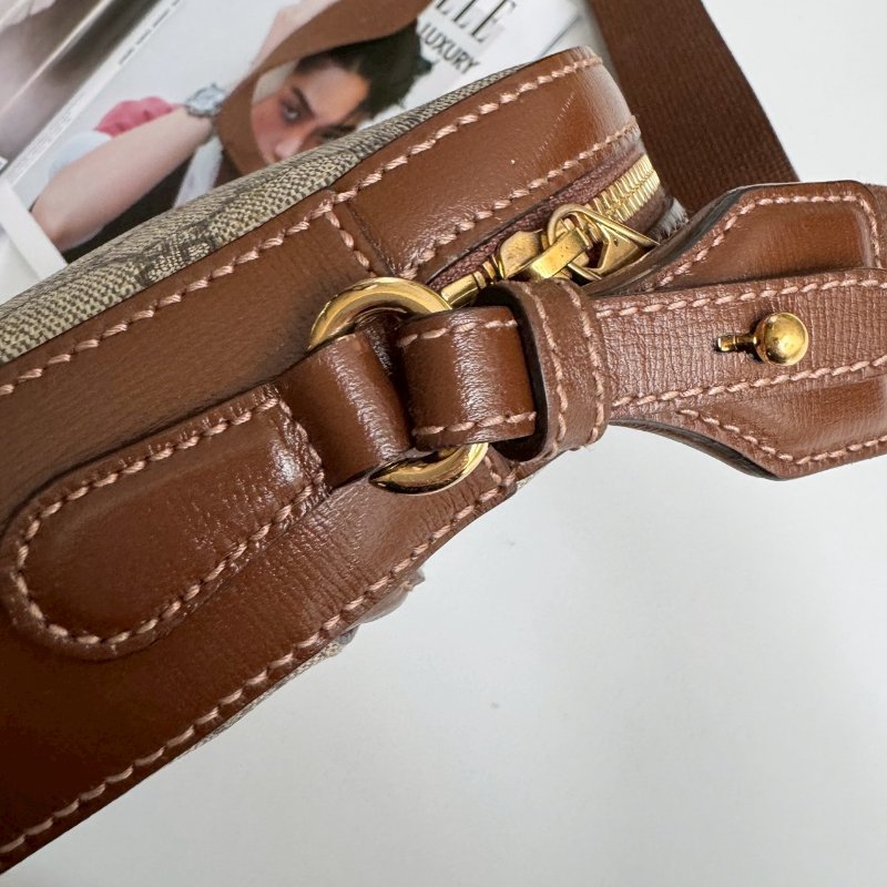 💖不買會後悔‼️超百搭 烏木色拼棕色經典花紋斜背包-13