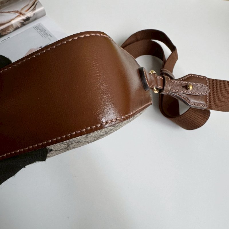 💖不買會後悔‼️超百搭 烏木色拼棕色經典花紋斜背包-17