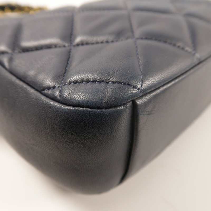 CHANEL 羊皮皮革Camera Bag金扣鏈帶肩背袋-11