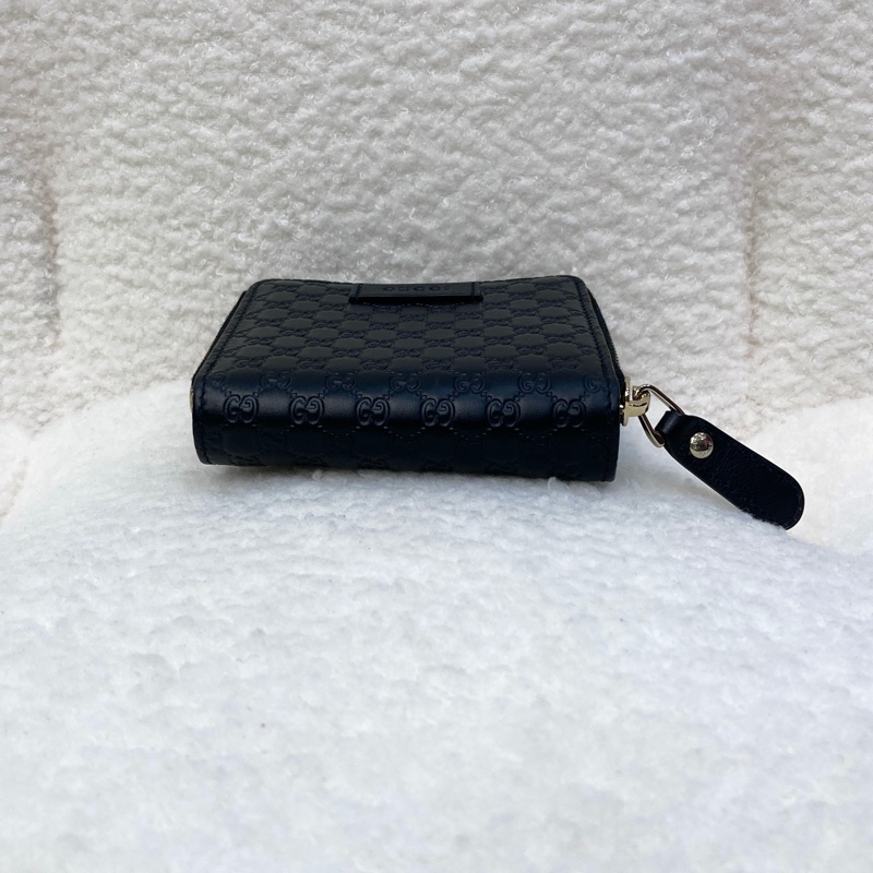 Gucci黑色經典Guccissima壓紋牛皮零錢層釦中短夾449395-5