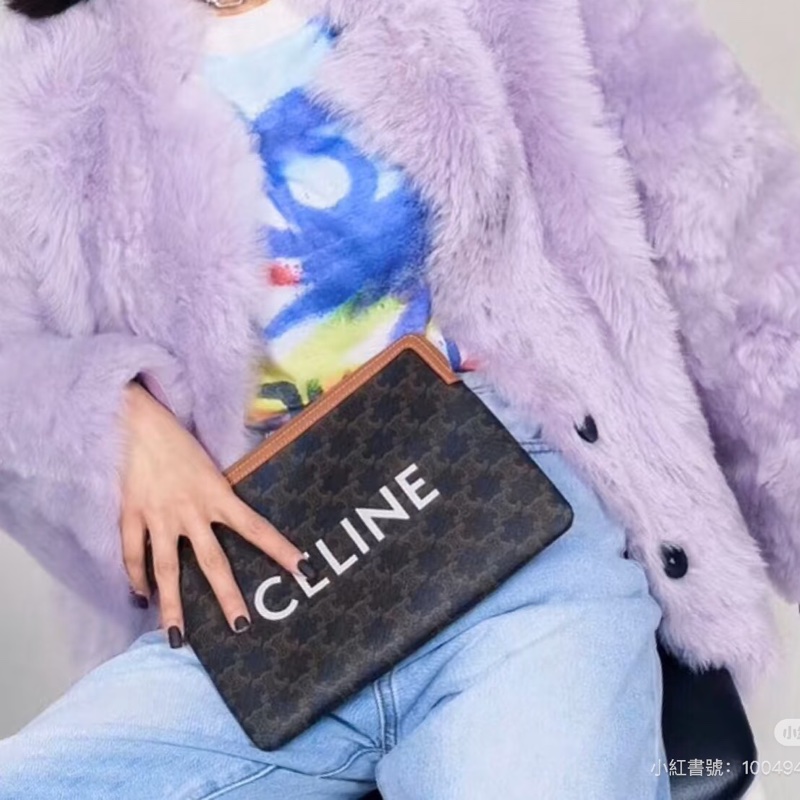CELINE 賽琳 Triomphe凱旋門老花小號手拿包 白色Logo字體 拉鍊手拿袋 手機包 10D672BZQ-2
