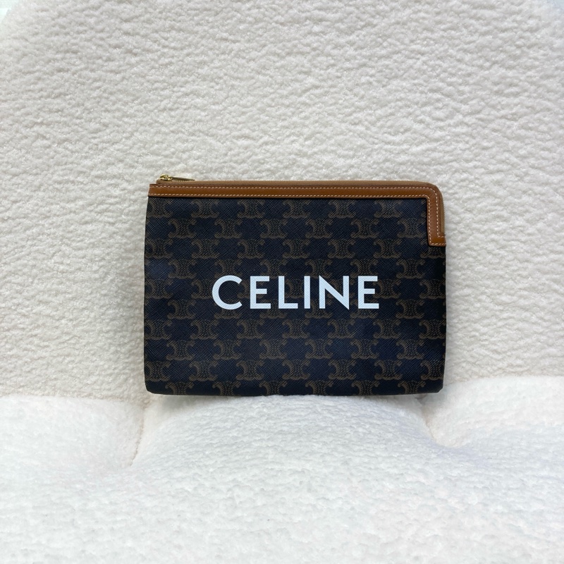 CELINE 賽琳 Triomphe凱旋門老花小號手拿包 白色Logo字體 拉鍊手拿袋 手機包 10D672BZQ-5