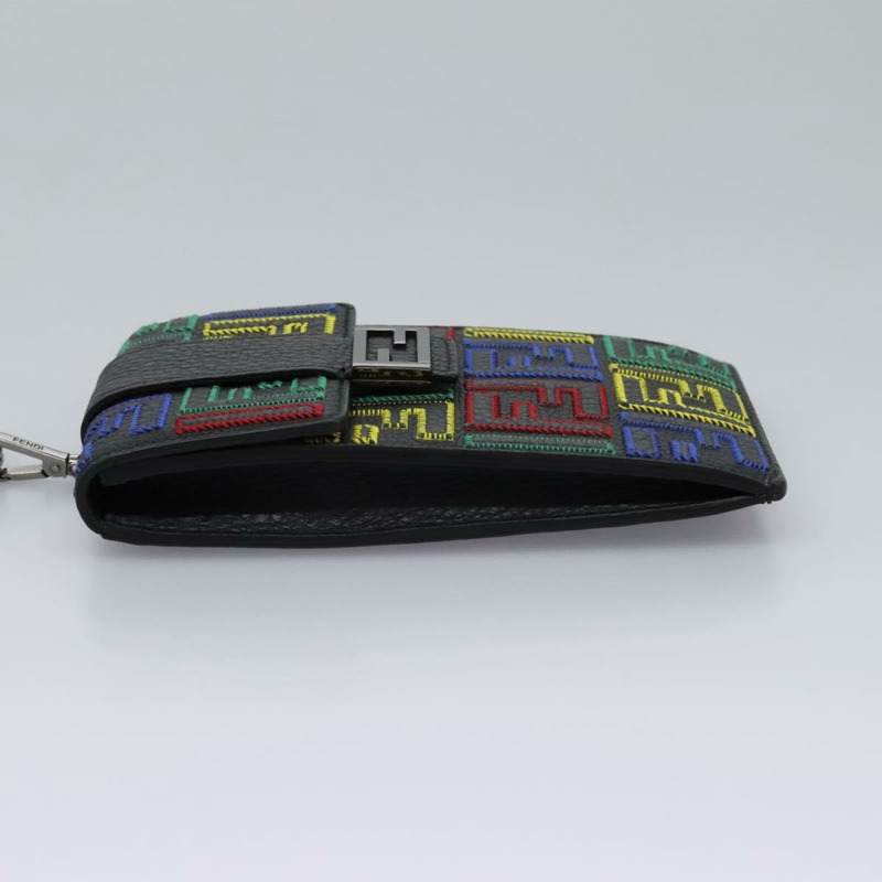 【日本直送】FENDI Zucca 帆布智慧型手機袋黑色正品 110673V-2