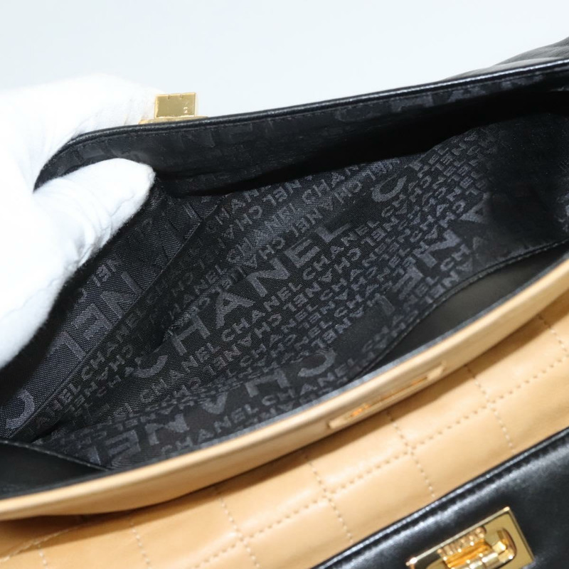 【日本直送】香奈兒 Choco Bar 手提包，羊皮，米色/黑色，CC 標誌，貨號 123516V-25