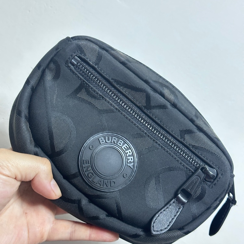 Burberry 巴寶莉 經典立體圓盤 LOGO Monogram 尼龍腰包/胸口包 (黑色/95新)-5