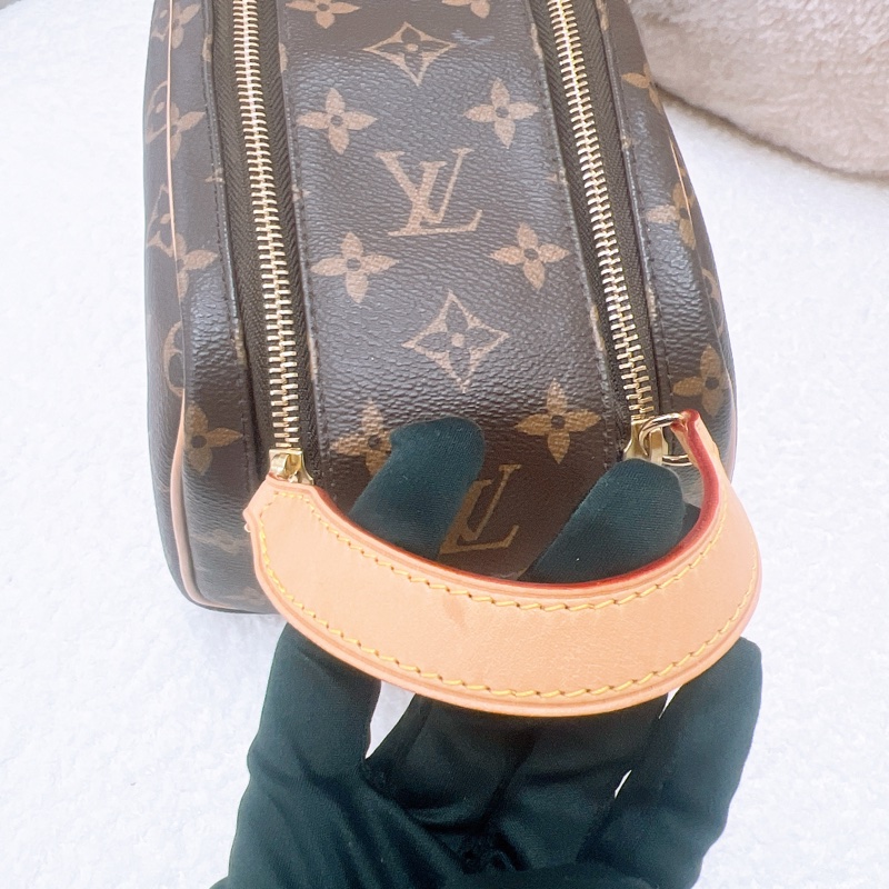 Lv dopp pouch 老花手拿包/收納袋-9